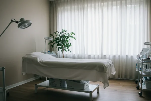 Men’s DIY Chest Waxing: Patchy Results in 2026?
